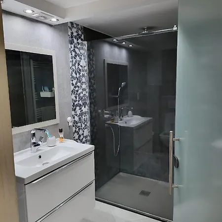 Duplex Elegant Situe A 1Min De La Gare Du Nord Apartment Brussels Exterior photo